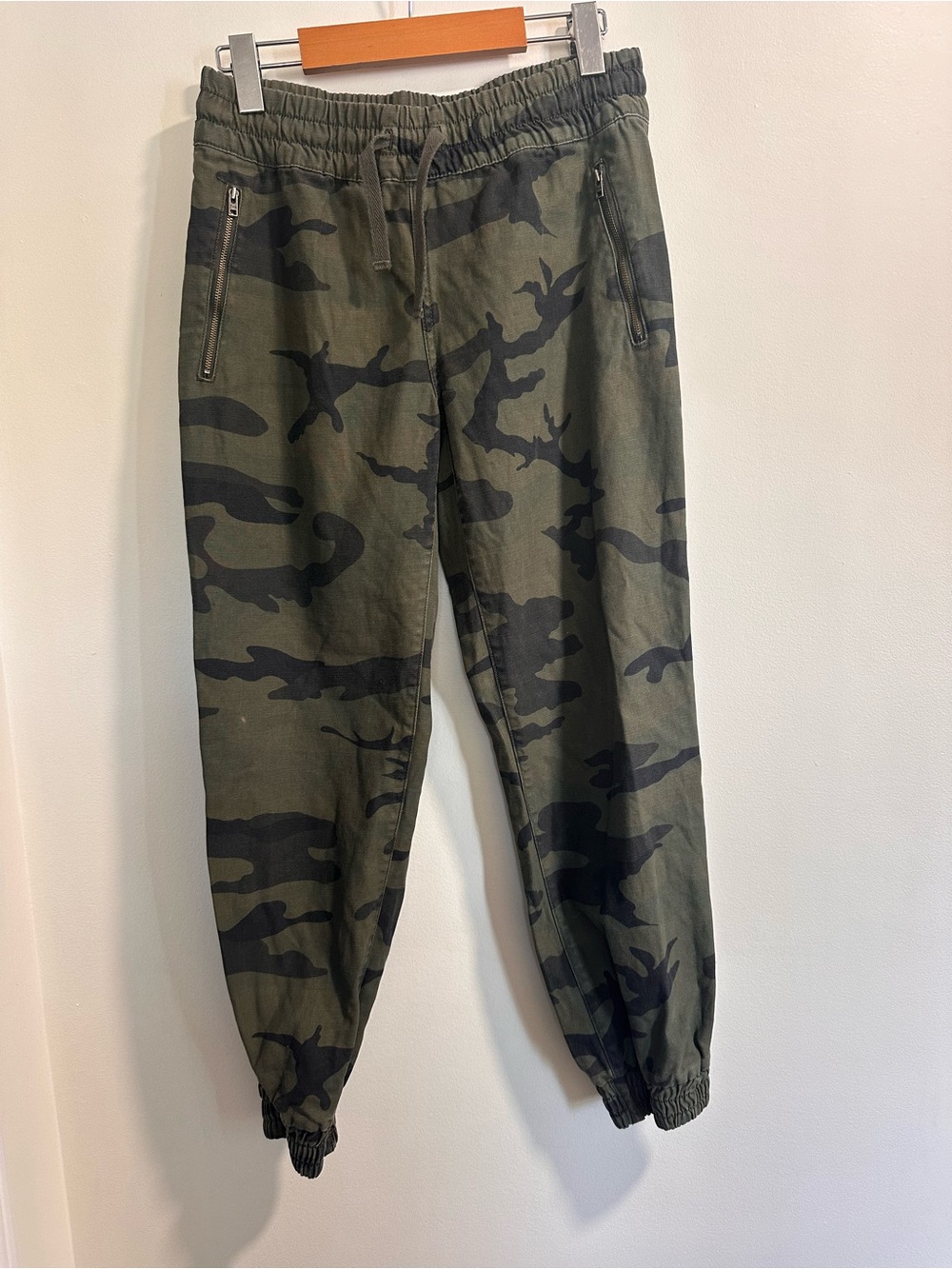 TNA women’s Olive & Black Camo Jogger Pants